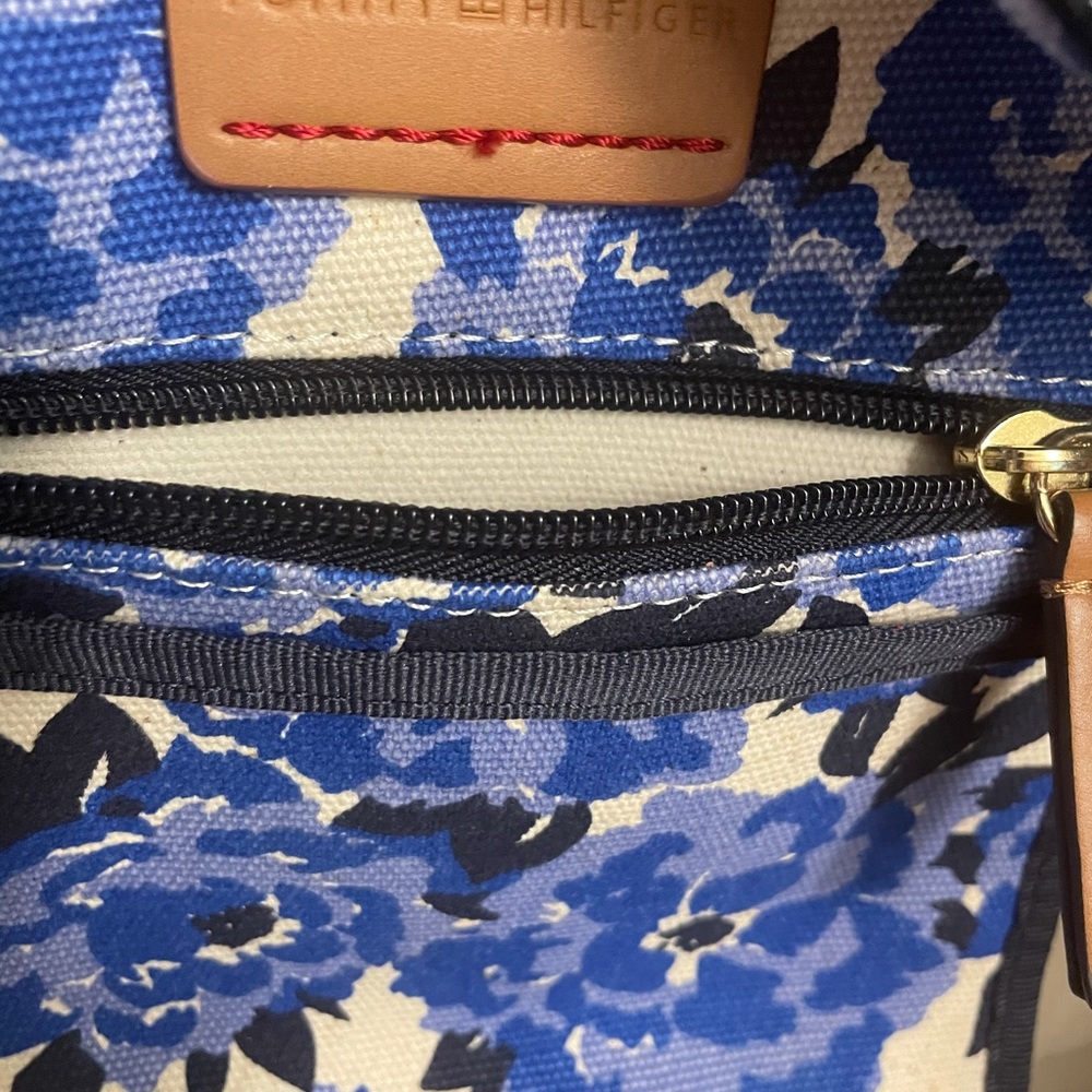 Tommy Hilfiger Blue and White Floral Canvas Bag EUC - Picture 9 of 12